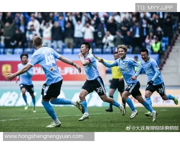 上海绿地迎战大连队全力争胜展现球队实力与斗志 上海绿地迎战大连队全力争胜展现球队实力与斗志